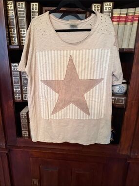 Jaded. Gypsy Neutral Star Patch Short Sleeve Top. Great for all year